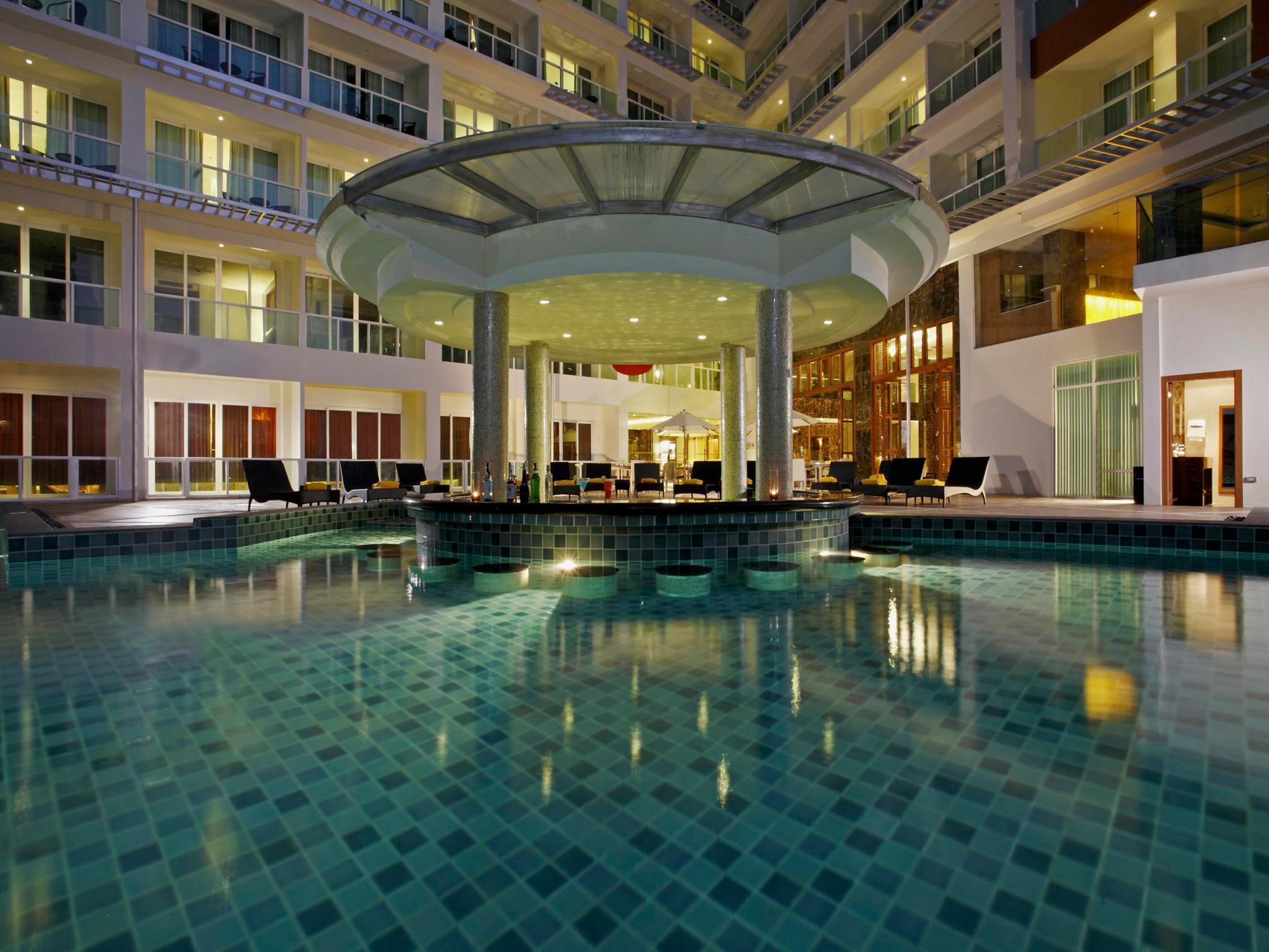 Centara Nova Hotel Pattaya Exterior photo